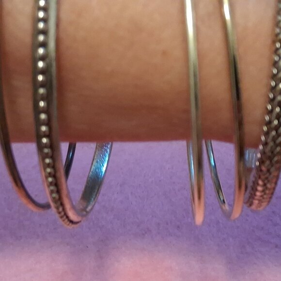Bangle Bracelets -- Set of 5 -- 1 Stretch Expansion -- Siver & Gold Tones - Picture 3 of 12